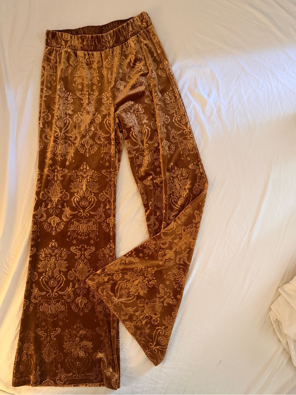 Beyond Yoga best dressed pant in gold embossed velour • Size XS
